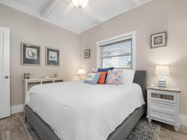 Four Bedroom Vacation Home in Holmes Beach Close to Beach